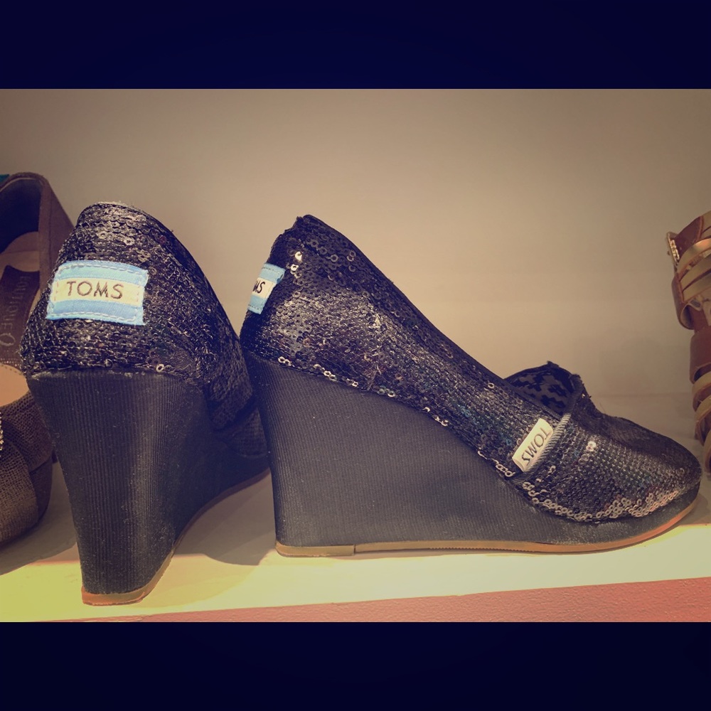 TOMS wedges black